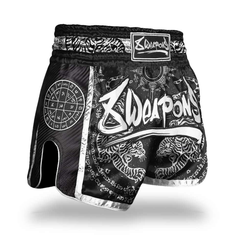 Short de boxe thaï 8 Weapons Carbon Sak Yant Tigers, noir